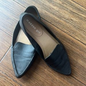 Black pointed toe flats